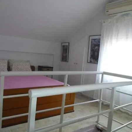 מלון Beautiful Maisonete In Lagonisi 3*